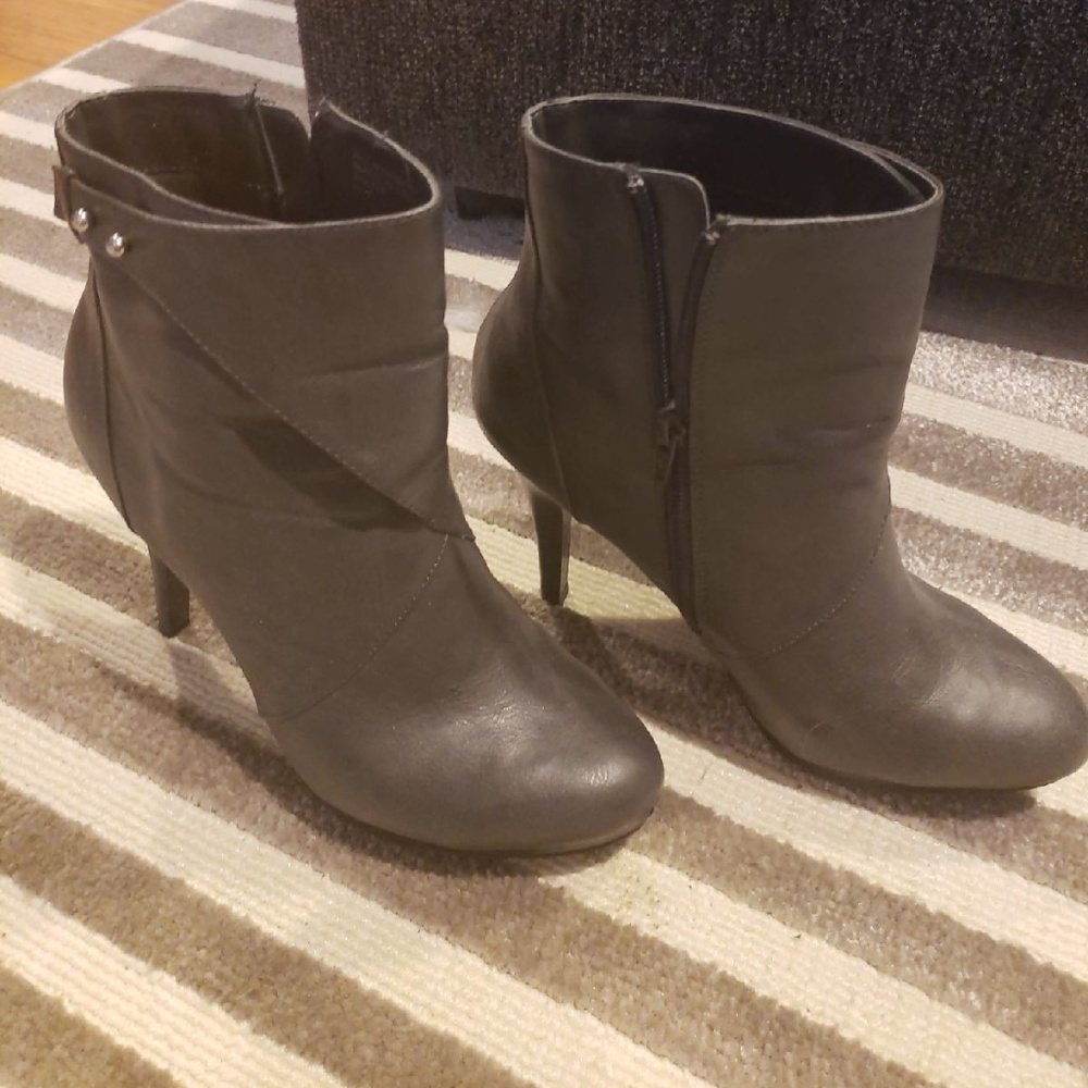 Gray Side Zip Boots, Size 8.5